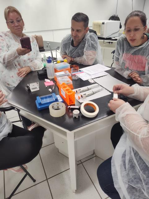Professores se preparando para os laboratórios 2 e 4