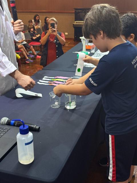Children preparing the paper chromatography